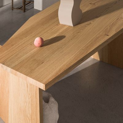 Un buen precio. Emulsión acrílica catiónica con excelente rendimiento de bloque como primer de madera, tiene muy buen rendimiento de bloque para el ácido tánico en línea