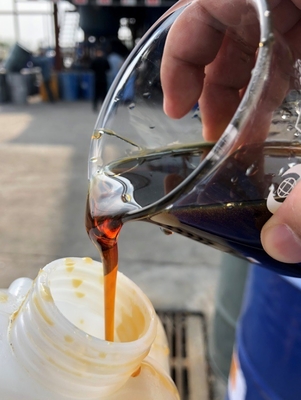 Un buen precio. Resina epoxi de revestimiento amarillo marrón con excelente resistencia al agua / auto-secado o horneado en línea