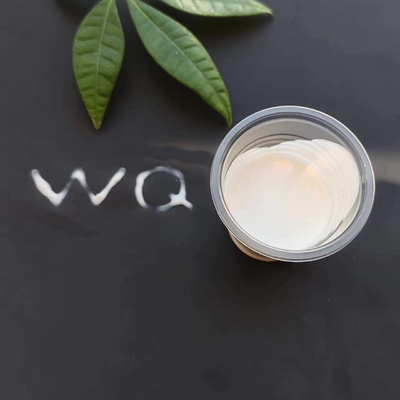 Un buen precio. Emulsión de parafina económica con buena lubricación resistente al agua y antiadherente para revestimientos a base de agua en línea