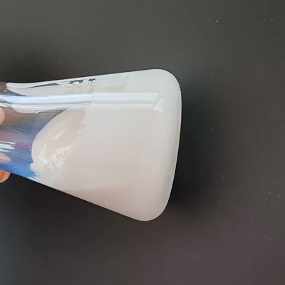 Un buen precio. Emulsión acrílica coloidal de hinchazón alcalina buena capacidad de humedecimiento del pigmento transferible en letra y tinta de grabado utilizada para tinta de impresión de papel Kraft en línea